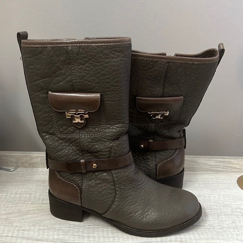 Tory Burch Woman’s Leona boots in grey